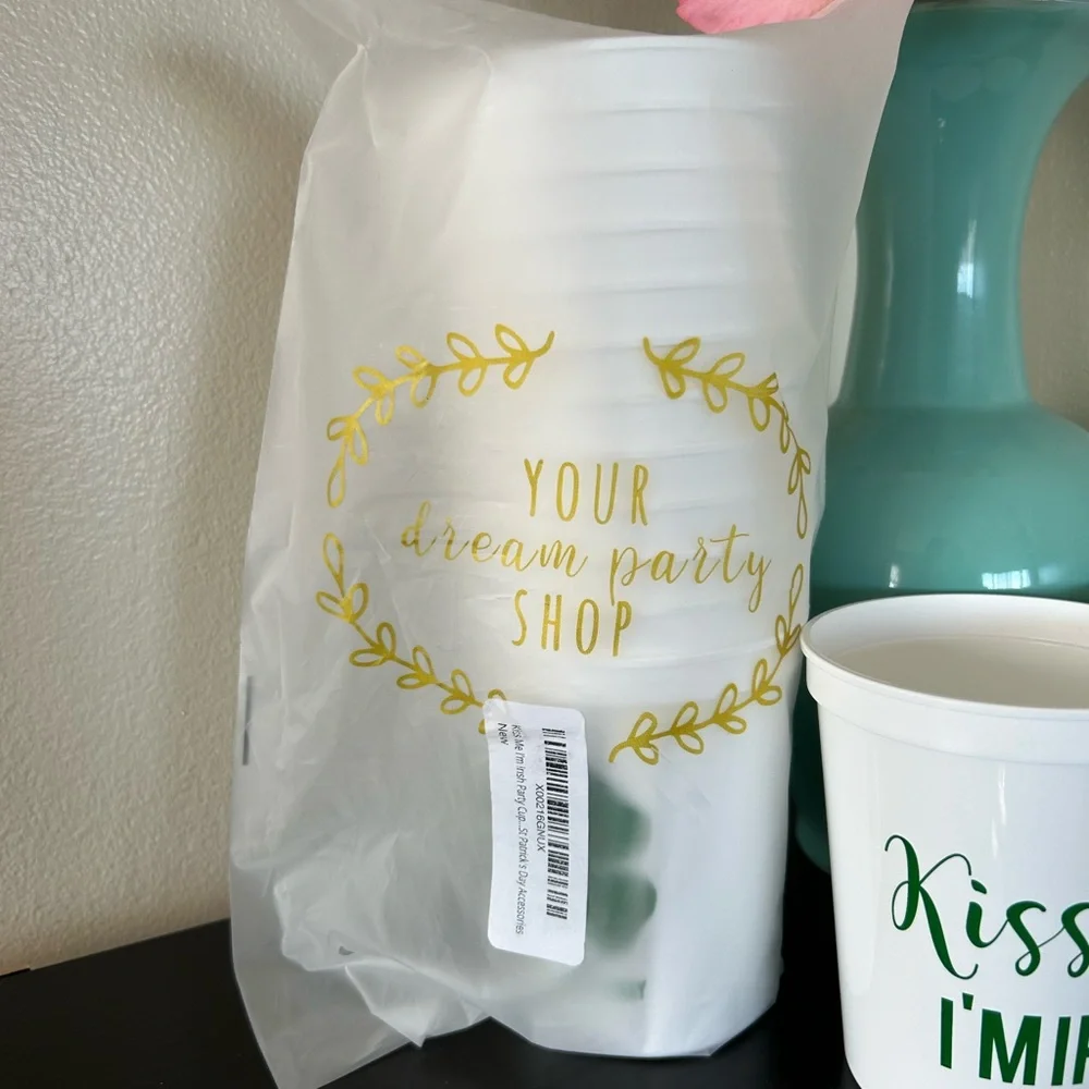 NWT Kiss Me I’m Irish St. Patrick’s Day Party Cups 12 count White Green 12oz